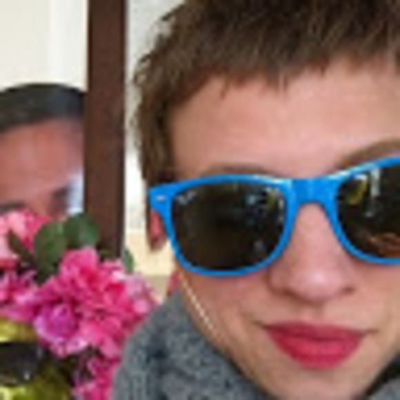 Meet your Posher, Stephanie - Picture 1 of 1